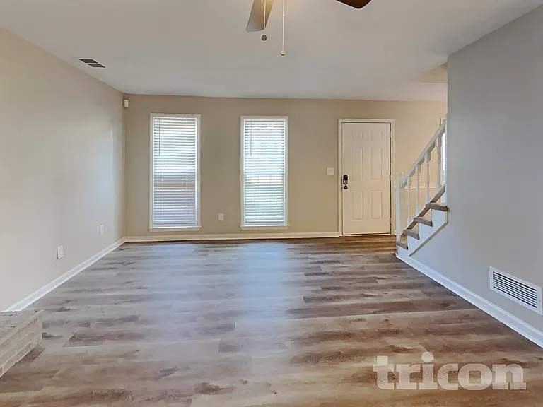 1182 Plunkett Way — Photo 3