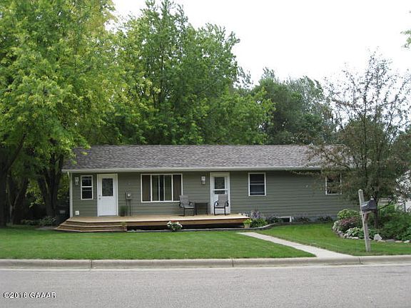 2nd image of 610 4th St NE