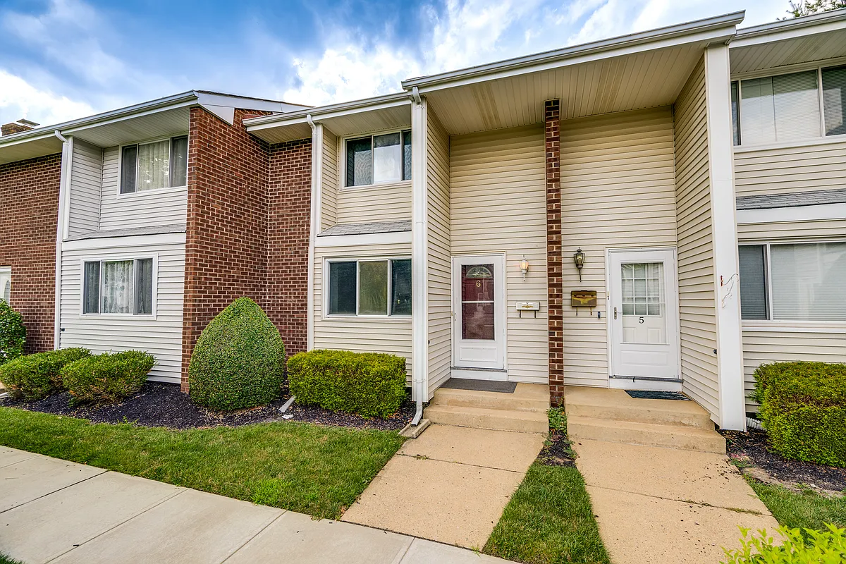 Building Photo - T6 Quincy Cir