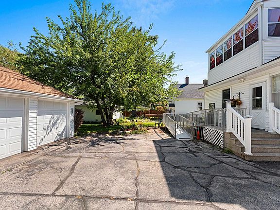 4th image of 1331 Porlier St