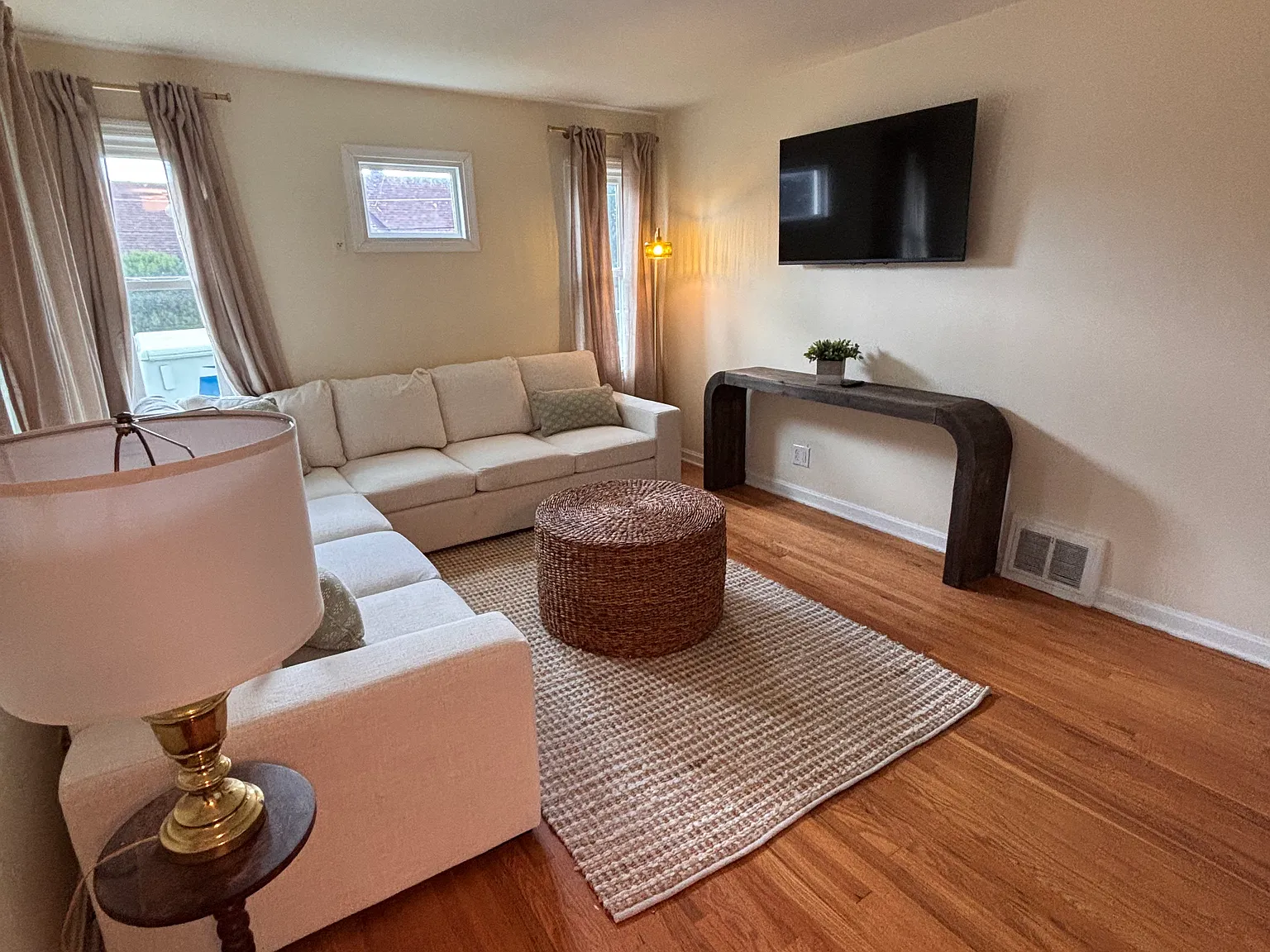 3 bed, 1996 sqft, $3,500 — Photo 4