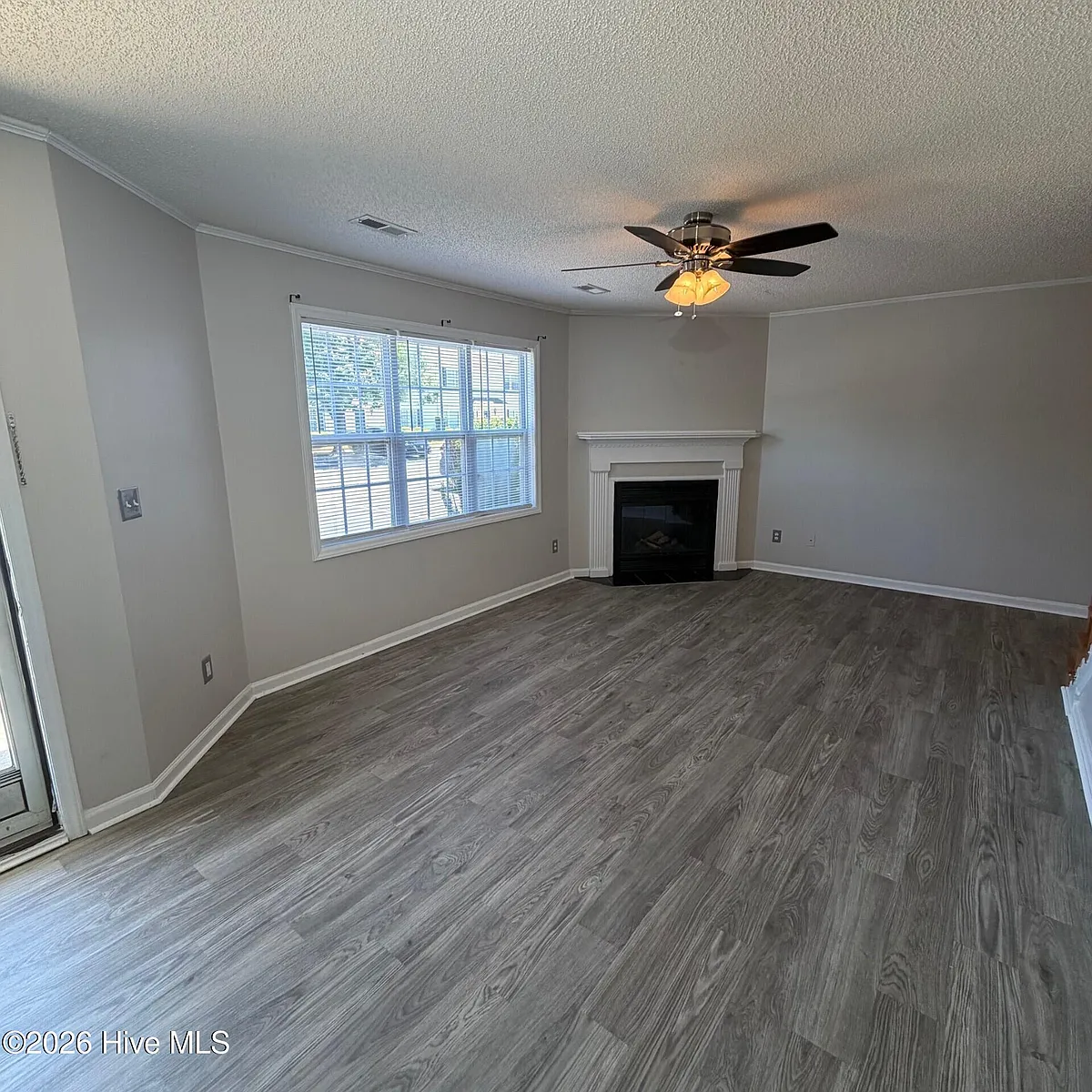 Building Photo - 2345 Vineyard Dr #E5