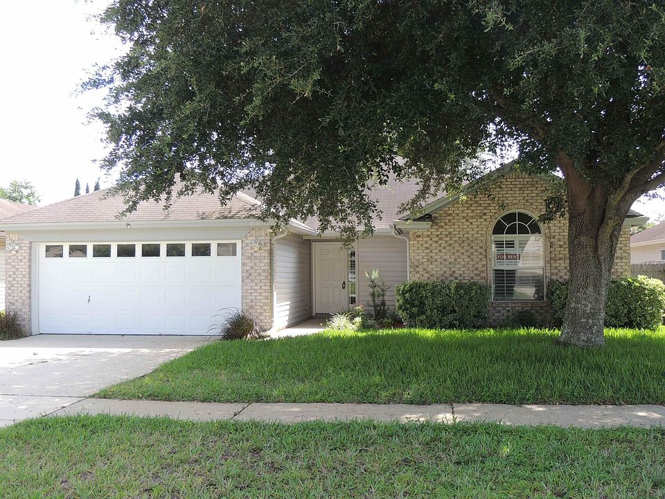 1st image of 403 Willow Green Dr