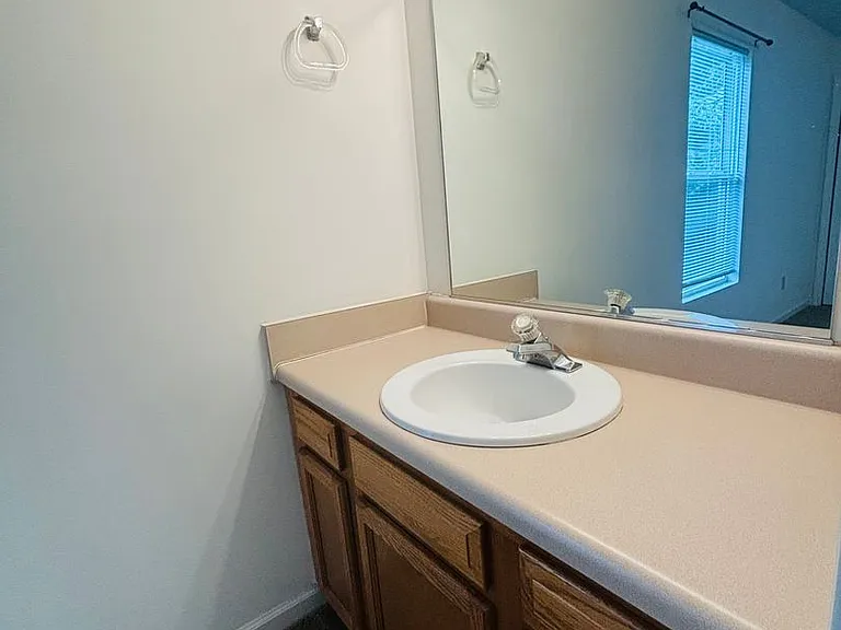 514 Craig St — Photo 11