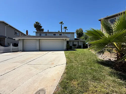 727 Hathaway Ct Photo 1
