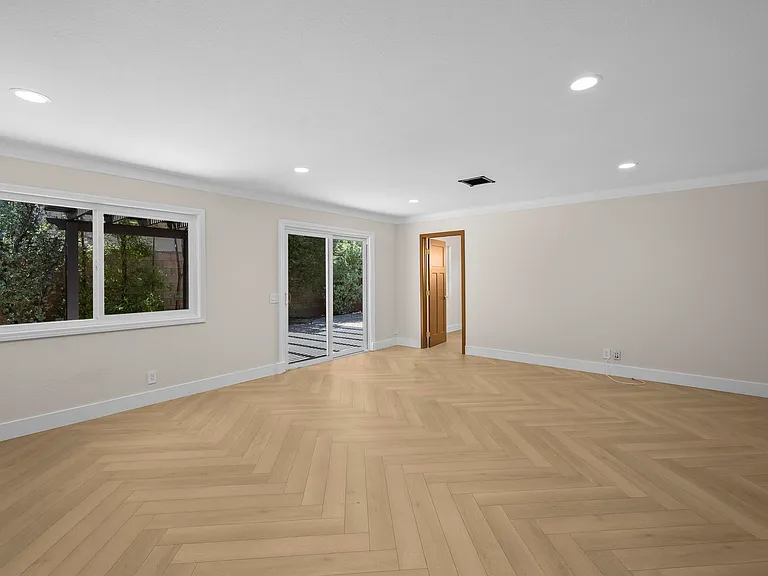 9433 Geranium Cir — Photo 20