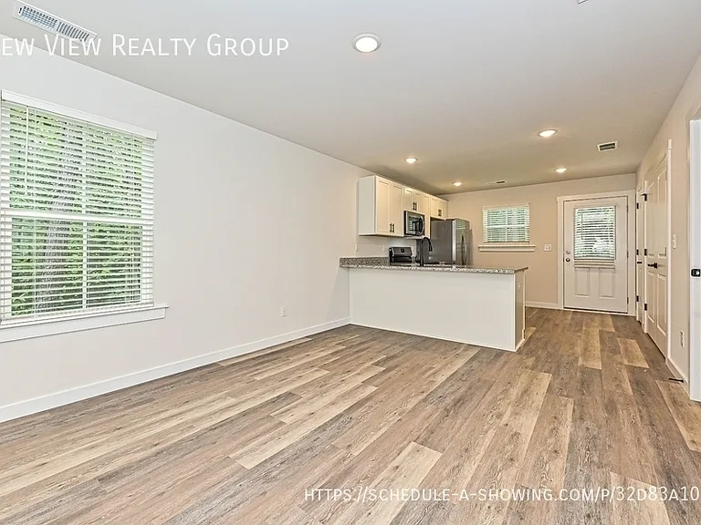 512 12th Ave NE — Photo 5