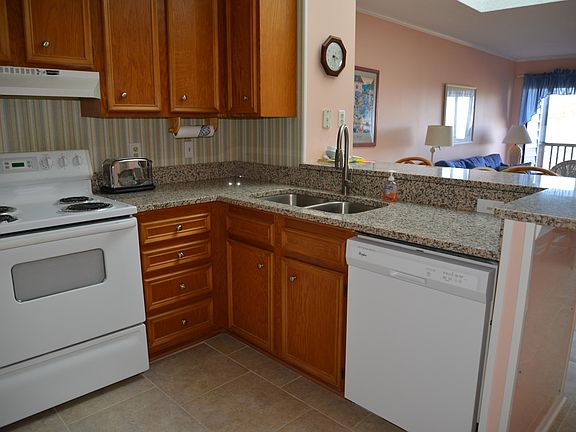 4th image of 2402 W Ft Macon Road W #309g