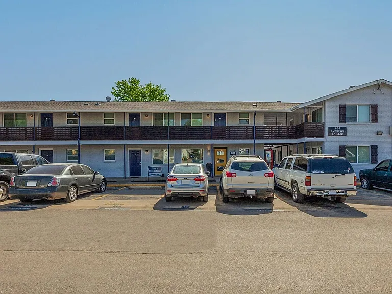 Metro @ 404 Apartments — Photo 25