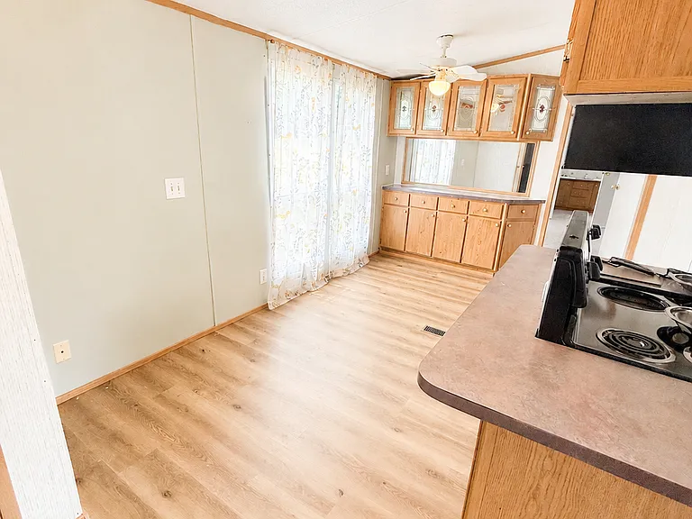 20766 Hamlet Dr — Photo 10