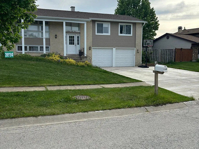 744 Home Ave — Photo 1
