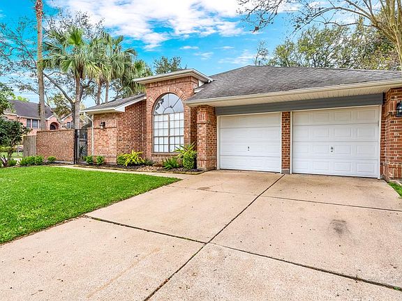 5th image of 1303 Woodmere Ln