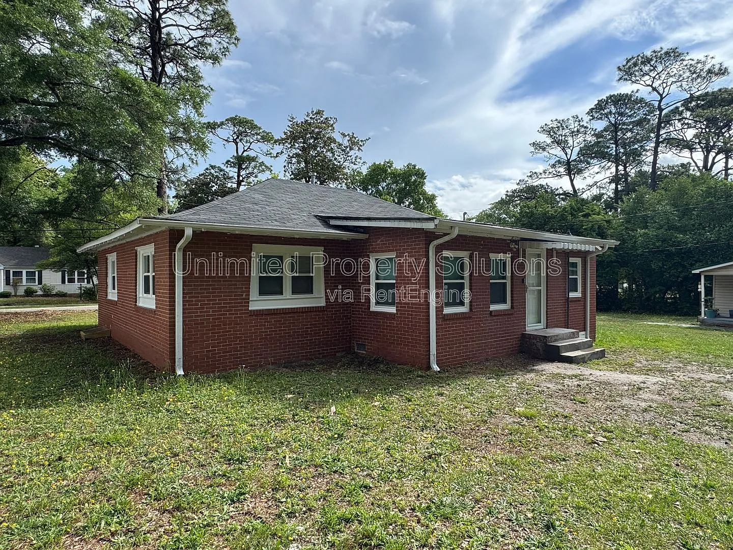4 bed, 1.0 bath, 1304 sqft, $2,050 — Photo 1