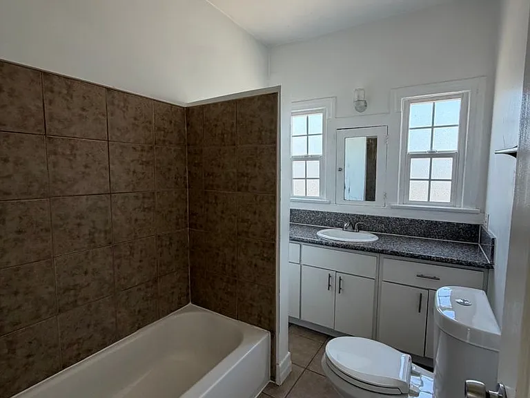 2616 Edgehill Dr — Photo 7