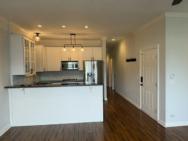 2153 W Belmont Ave #2 — Photo 4