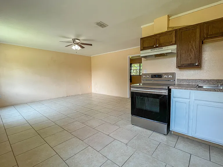 523 Wager Ave — Photo 3