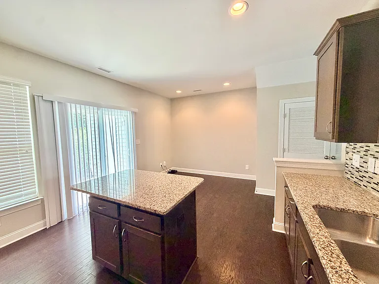 102 Harvest Oaks Ln — Photo 10
