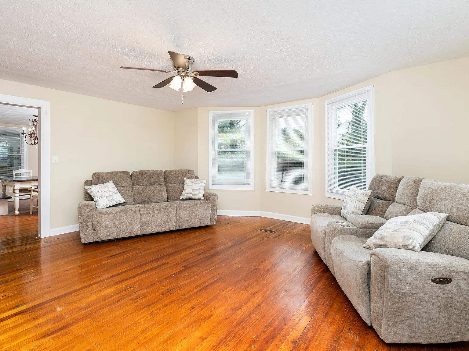 4 bed, 2255 sqft, $1,745 — Photo 1
