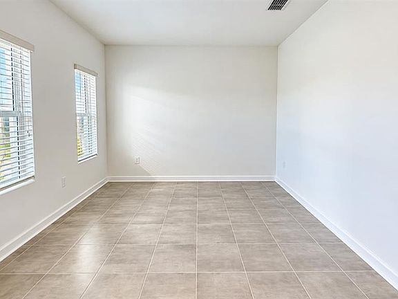 5th image of 3329 Addison Blvd
