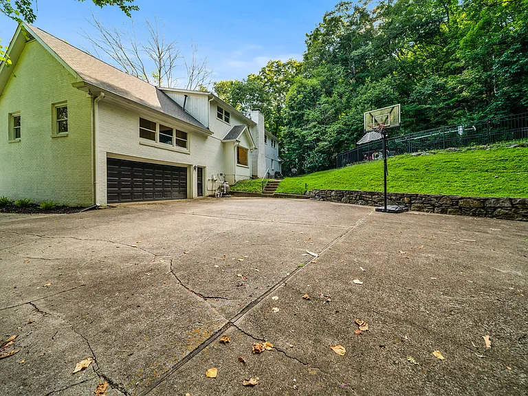 6616 Valley Dr — Photo 41