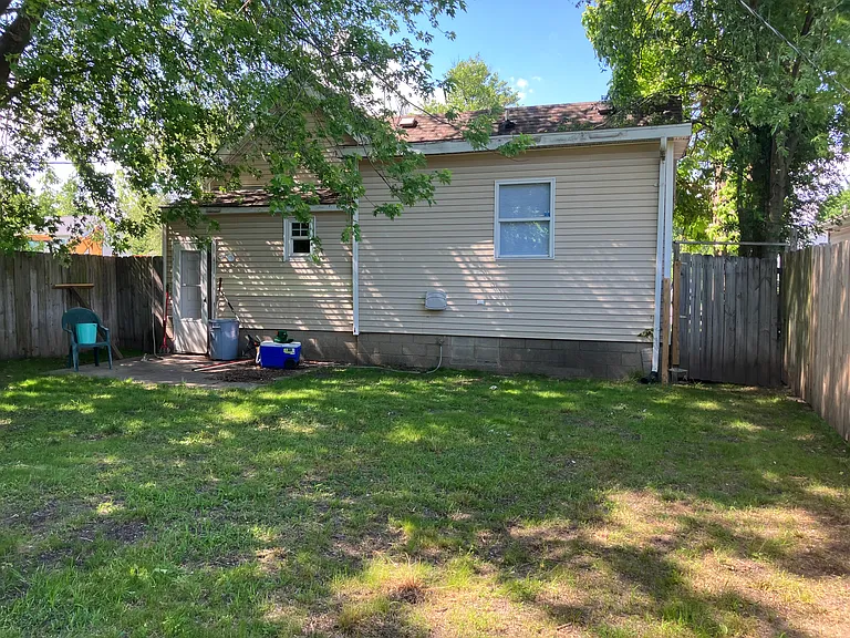 1930 E Brown St — Photo 2