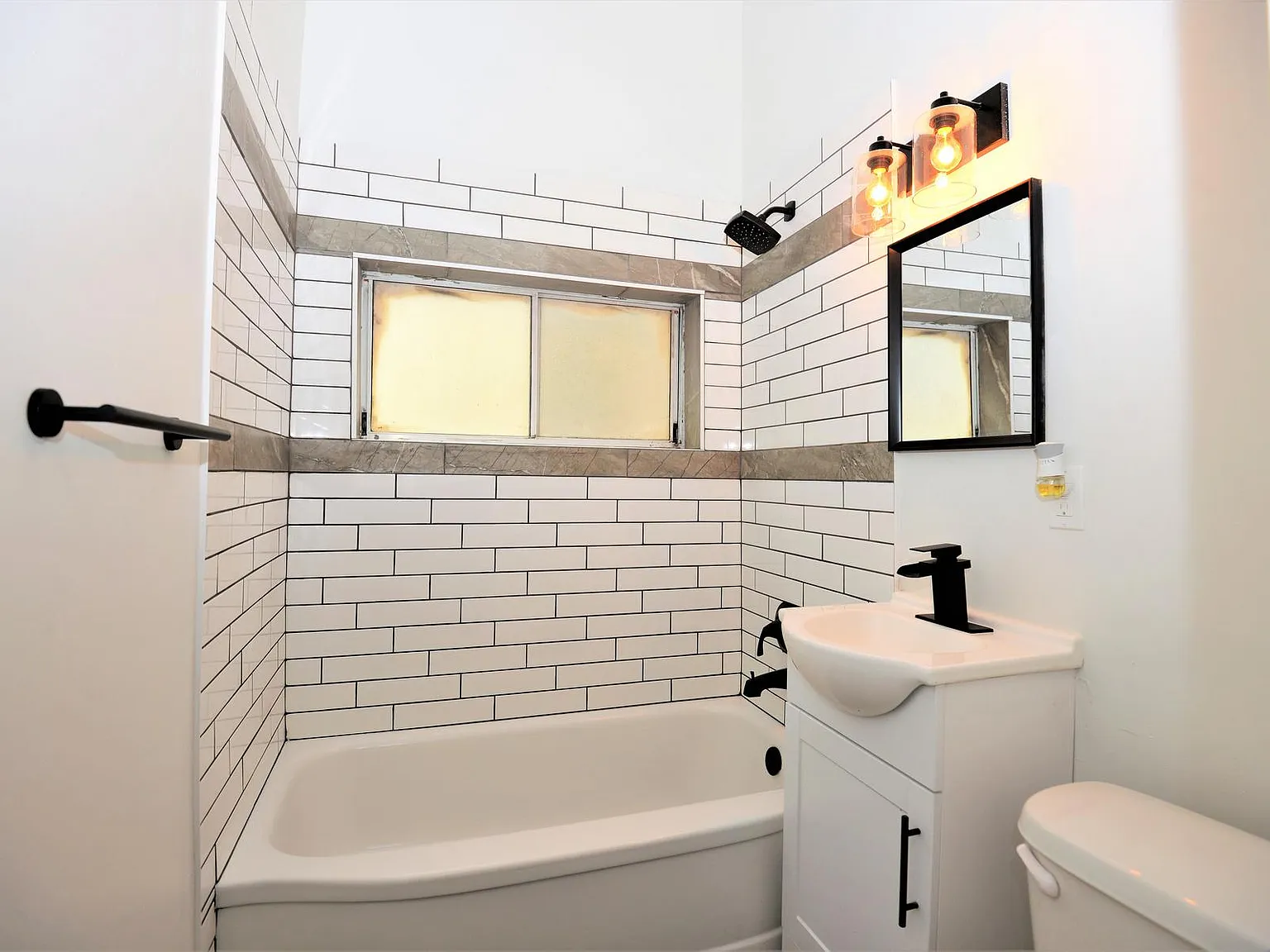 3 bed, 965 sqft, $1,850 — Photo 4