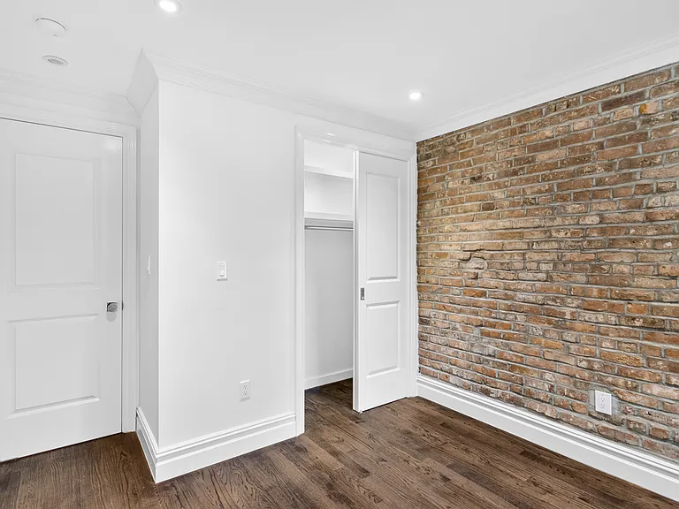 244 10th Ave #4E — Photo 8