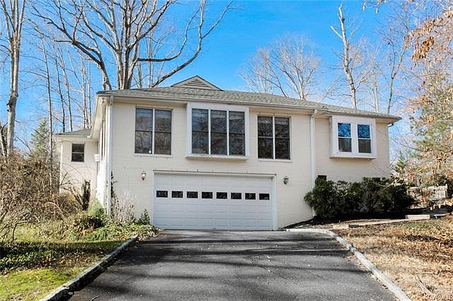 2nd image of 300 Beechwood Dr