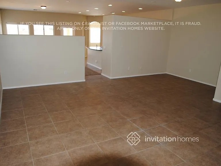 10209 W Parkway Dr — Photo 3