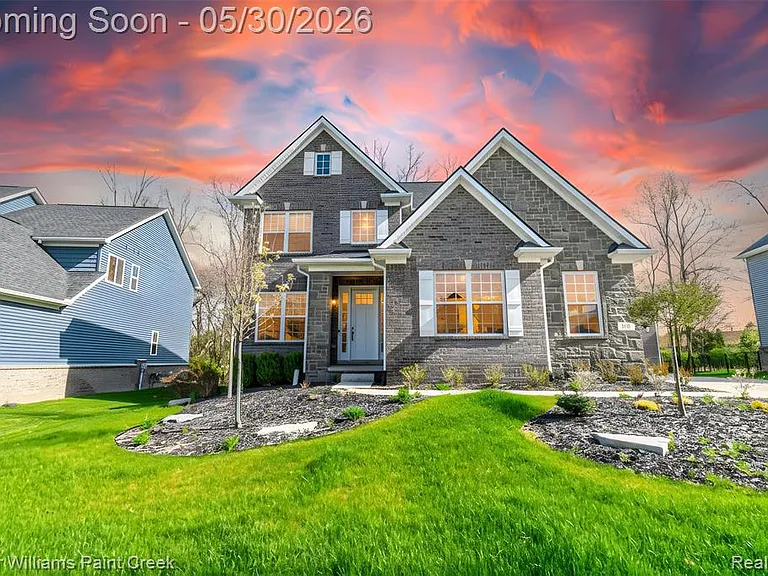 375 Amelia Cir — Photo 1