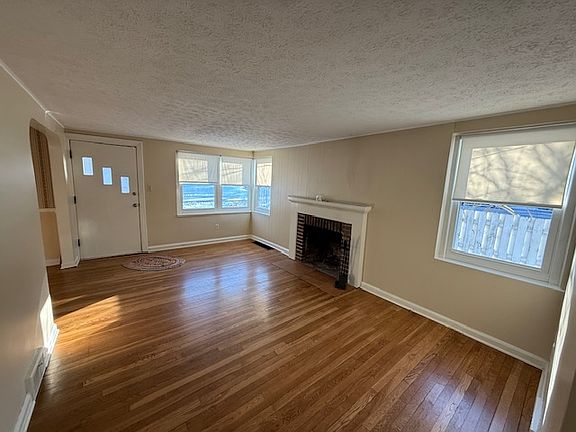 4th image of 229 Pearl St