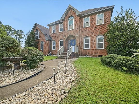 3rd image of 808 Bay Laurel Ct