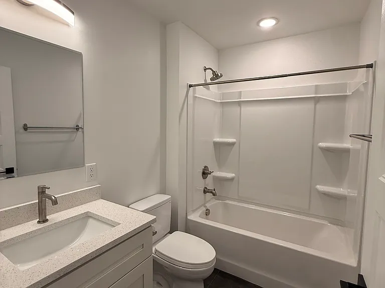 510 W Liberty St #12 — Photo 5
