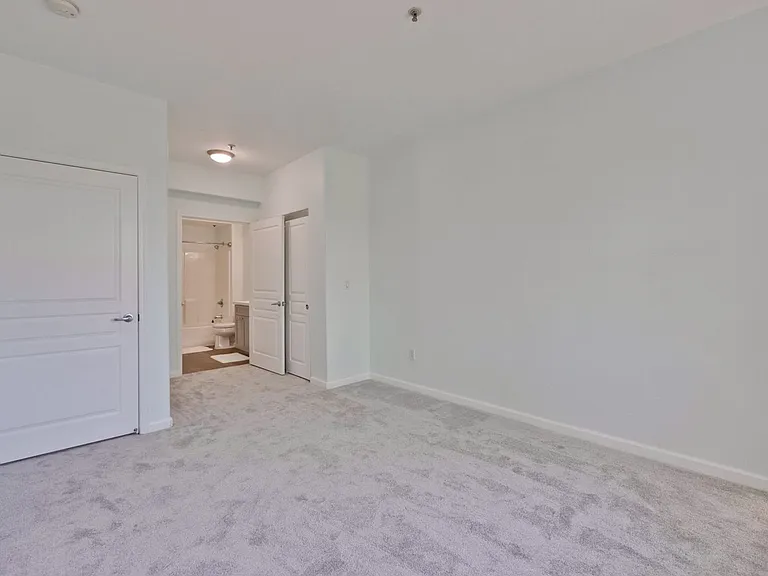 453 E Okeefe St #307 — Photo 33