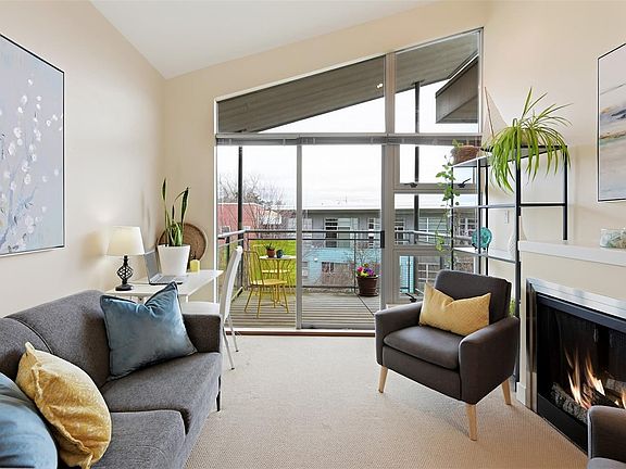 5th image of 797 Tyee Rd #402