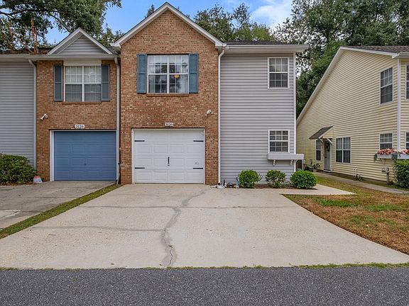 3rd image of 3128 Camelliawood Cir W