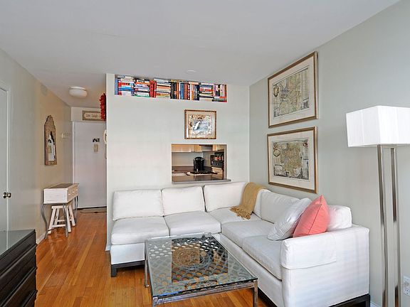 3rd image of 366 W 11th St APT 4G