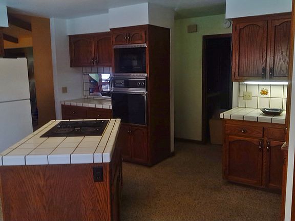 4th image of 392 W Magnolia Ave