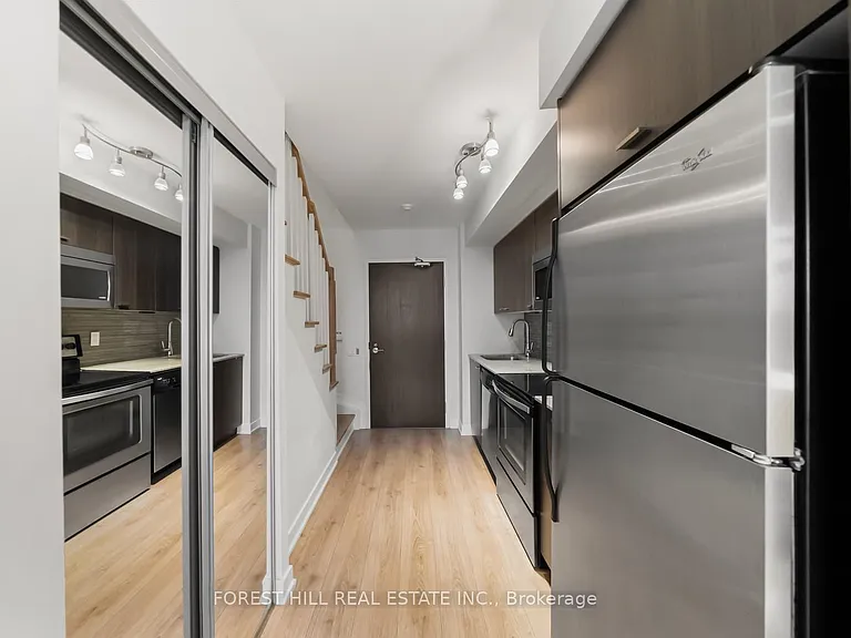 775 King St W #425 — Photo 9