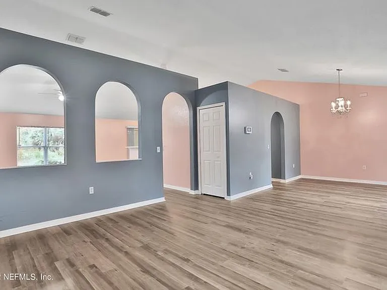11 Wheatfield Dr — Photo 3
