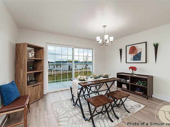 5th image of 2254 Modera Ave
