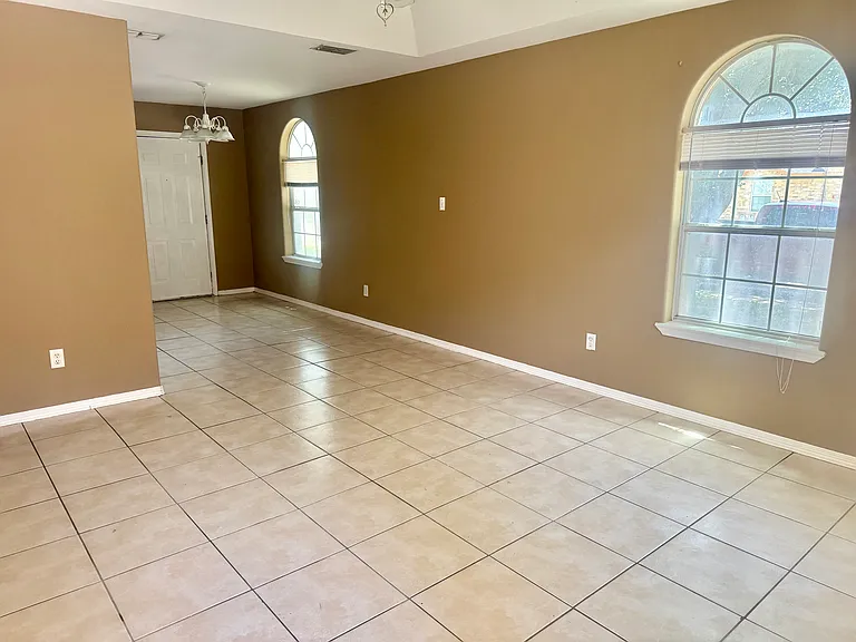 2013 Aruba Dr #1 — Photo 2