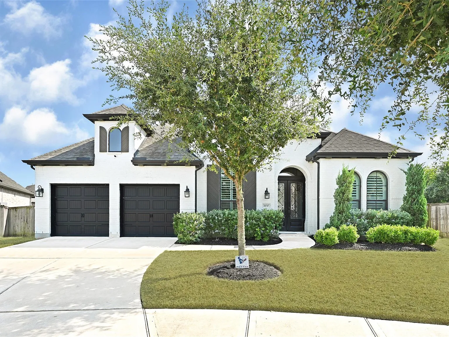 4 bed, 3.5 bath, 3004 sqft, $3,800 — Photo 1