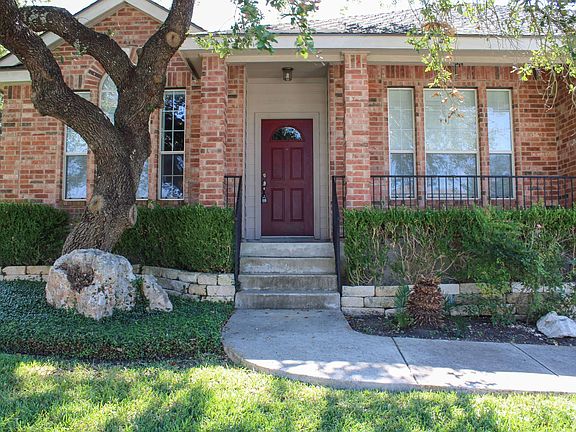 3rd image of 314 Neches Br