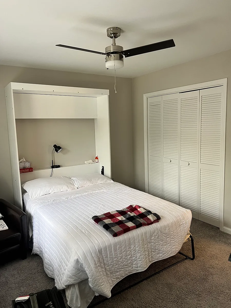 Building Photo - 304 Pine Tree Dr #304