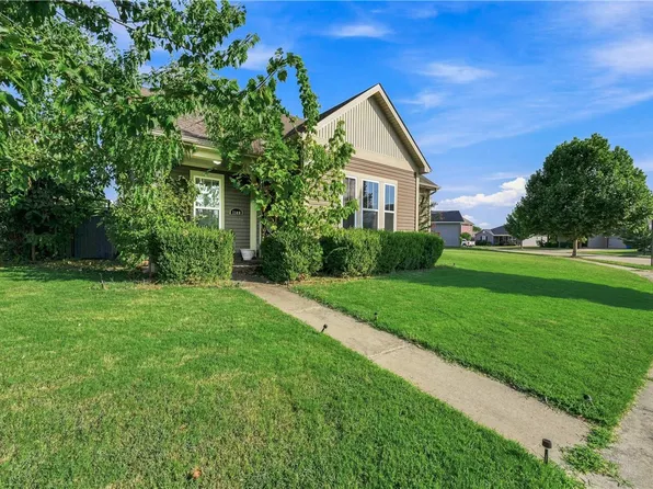 1140 S Oxbow Way, Fayetteville, AR 72704
