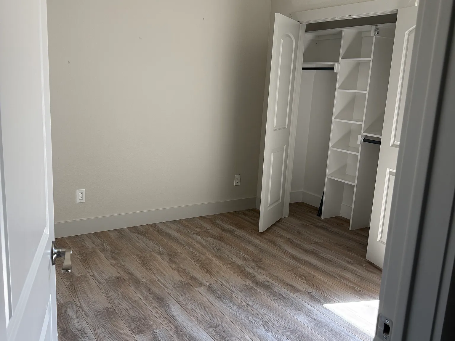 4 bed, 2300 sqft, $2,400 — Photo 3