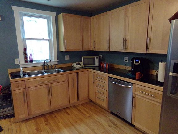 4th image of 345 24th Ave NE