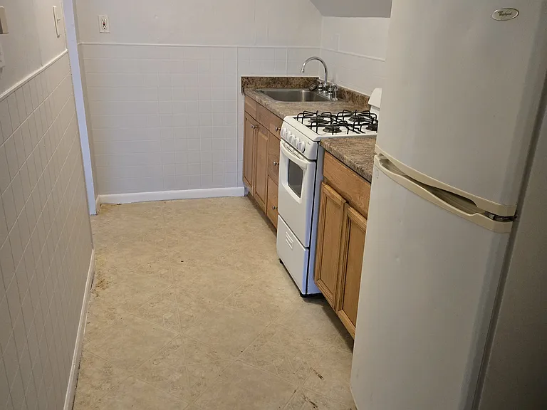 252 Woodford St #6 — Photo 6