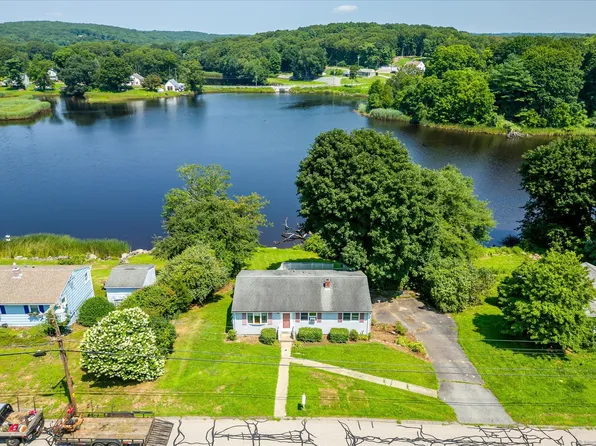 18 Arrowhead Drive, Ledyard, CT 06339